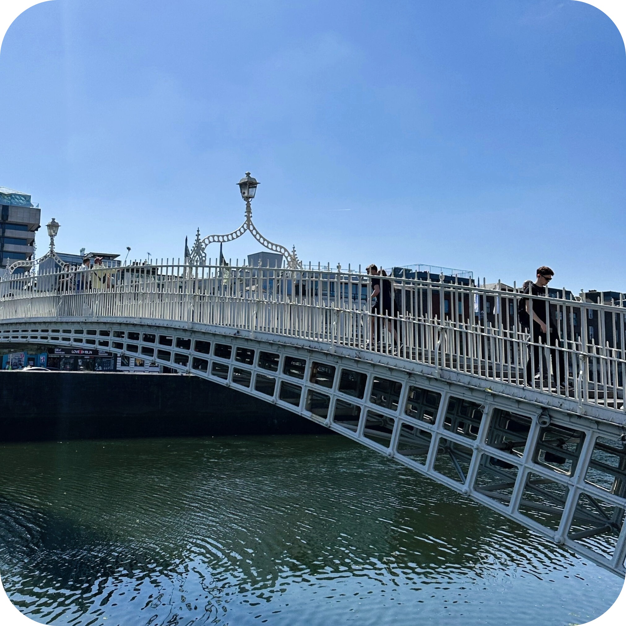 hapenny bridge dublin 1 1.jpeg