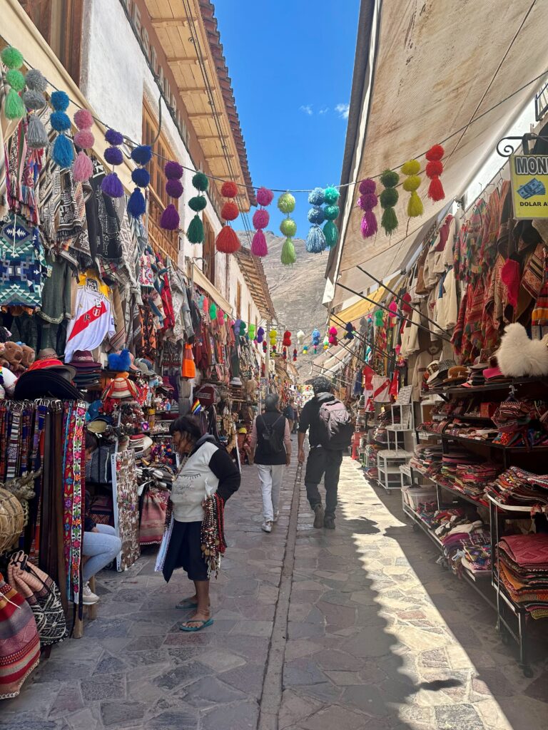 pisac market vendors