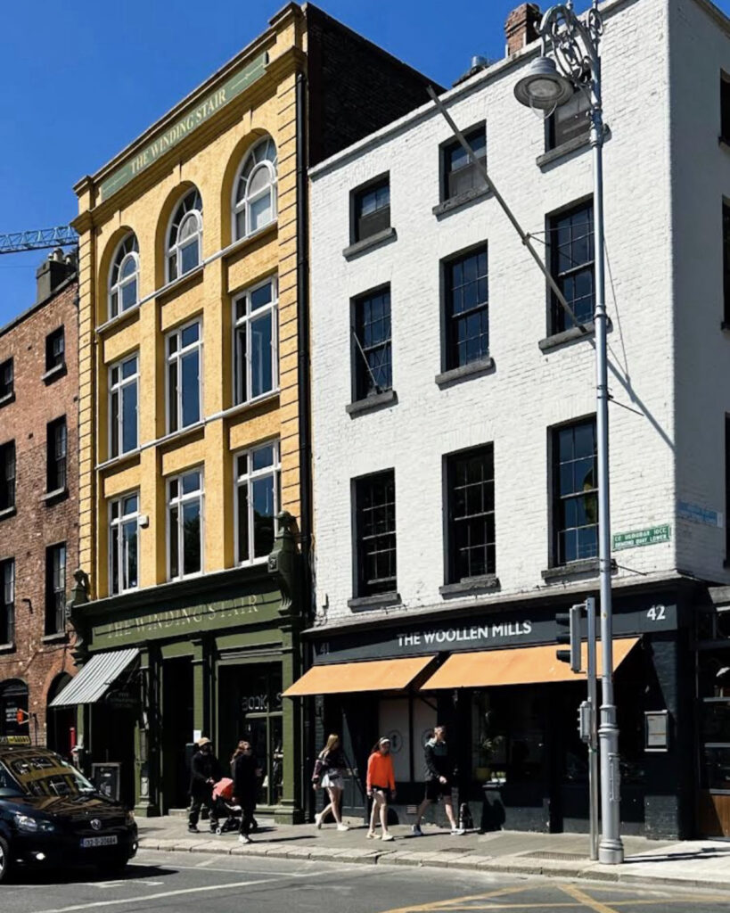 Outdoor the Woolen Mills
