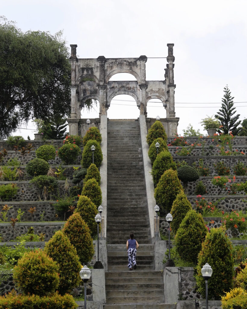 Bale Kapal Taman Ujung