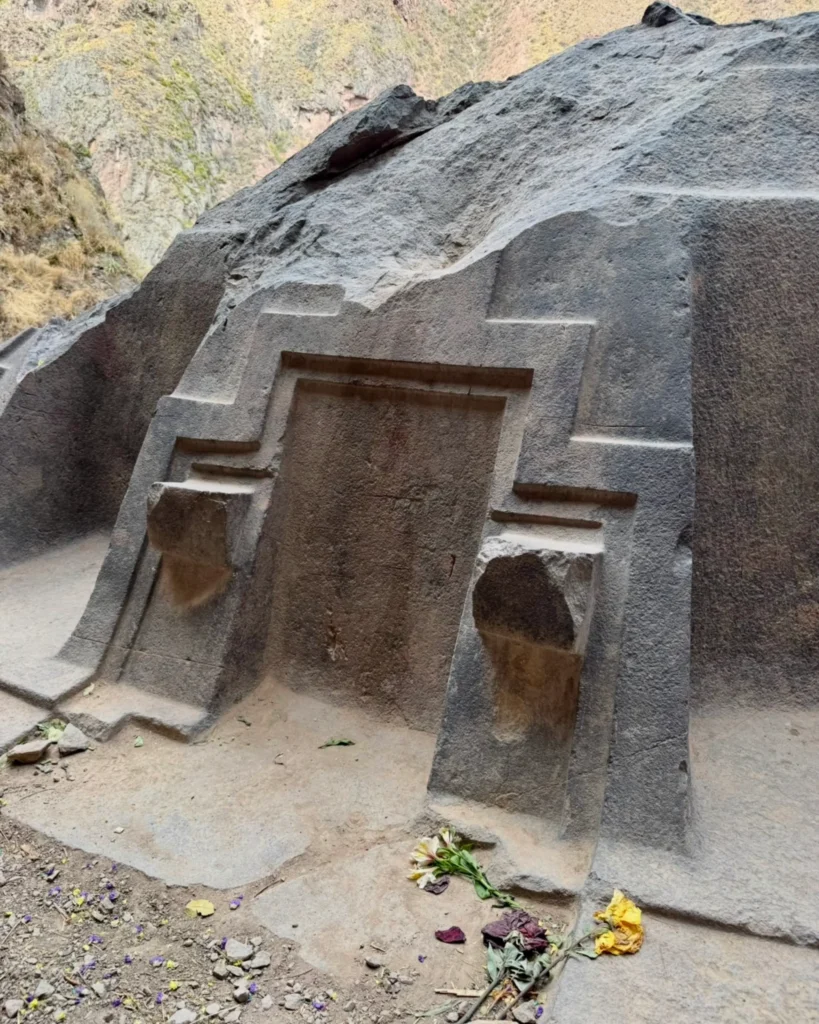 naupa iglesia ceremonial rock