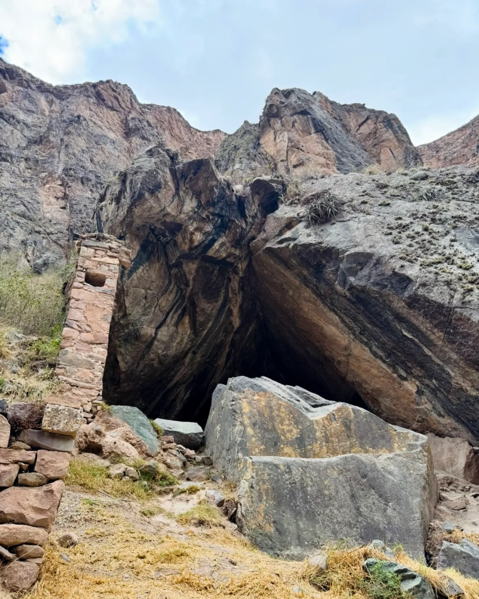 rock overhang entrance naupa iglesia