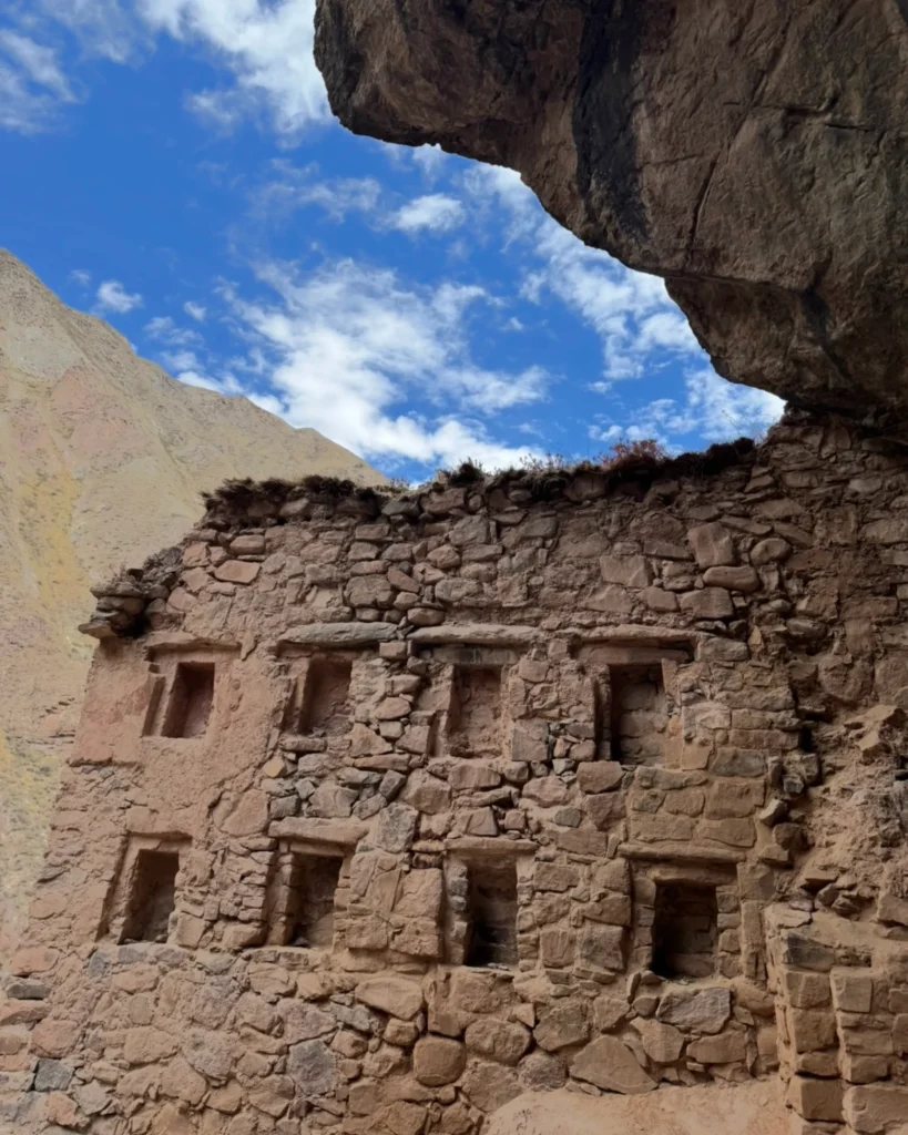 naupa iglesia wall peru